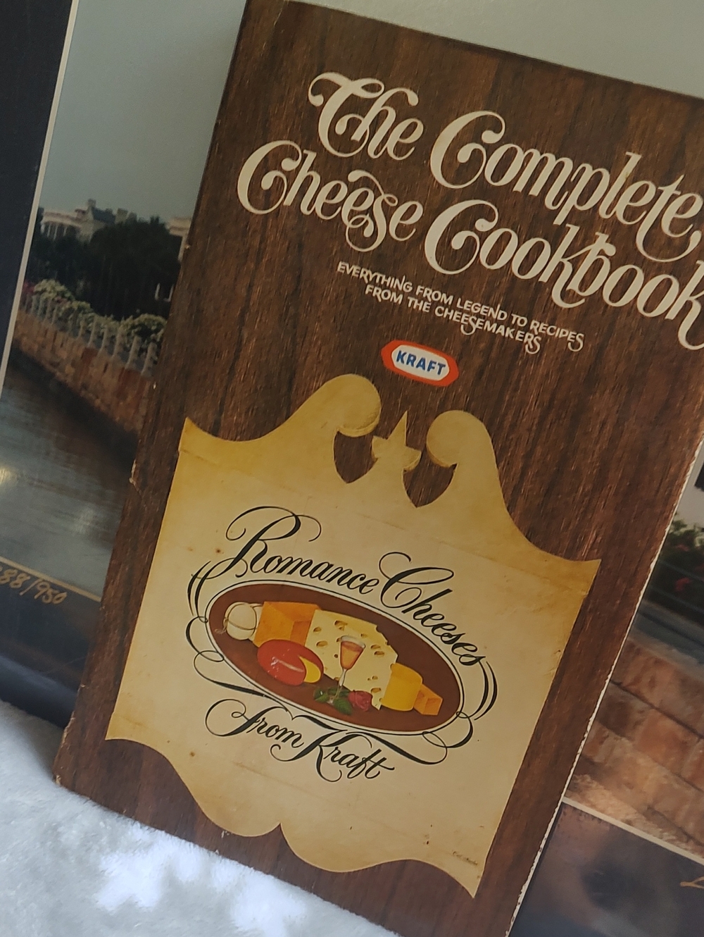The Complete Cheese Cookbook - Romance Cheeses (Brown)